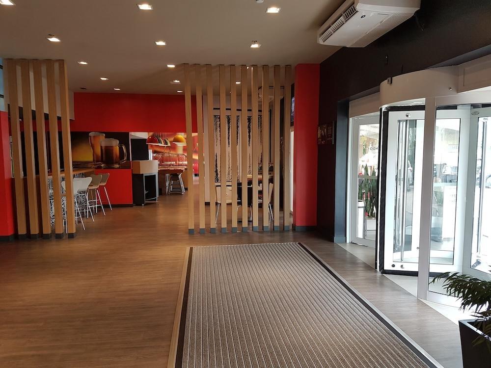 Отель Ibis Porto Alegre Aeroporto Экстерьер фото