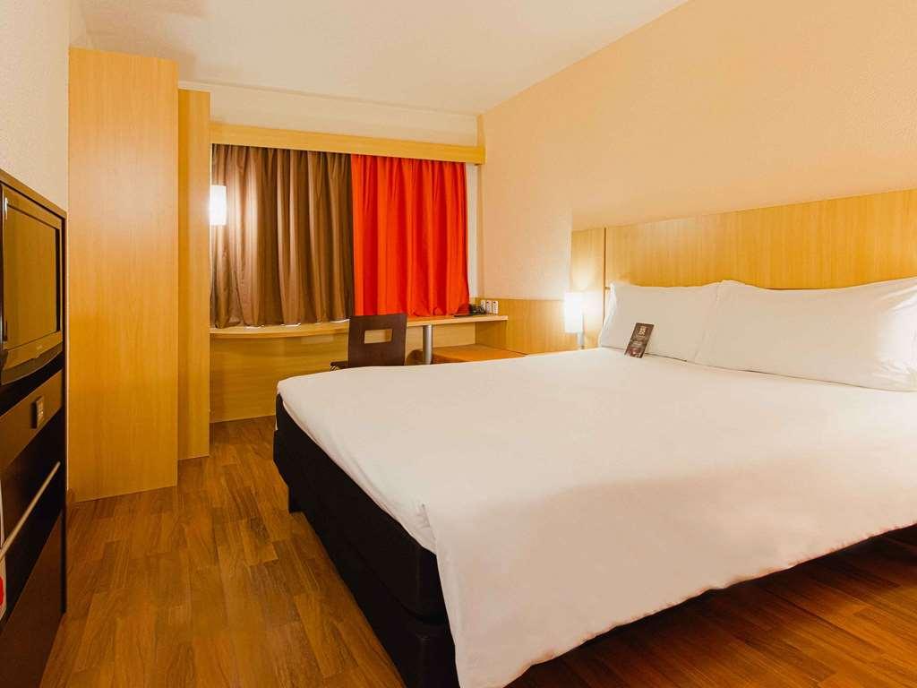 Отель Ibis Porto Alegre Aeroporto Номер фото