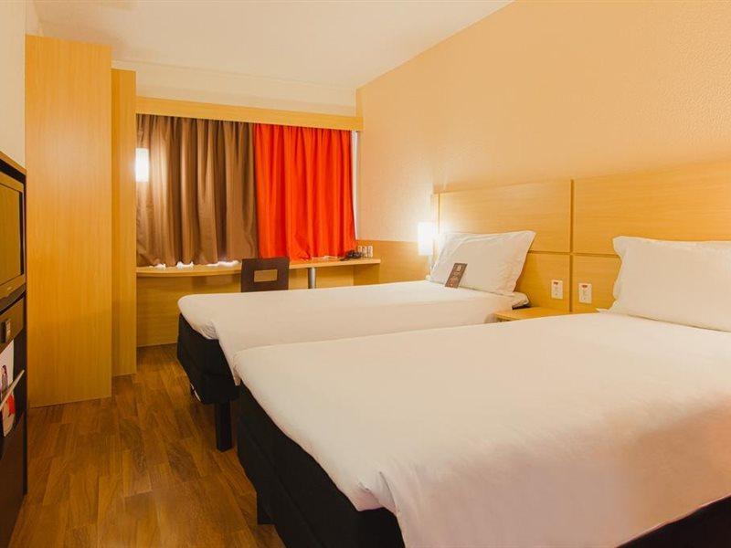 Отель Ibis Porto Alegre Aeroporto Экстерьер фото