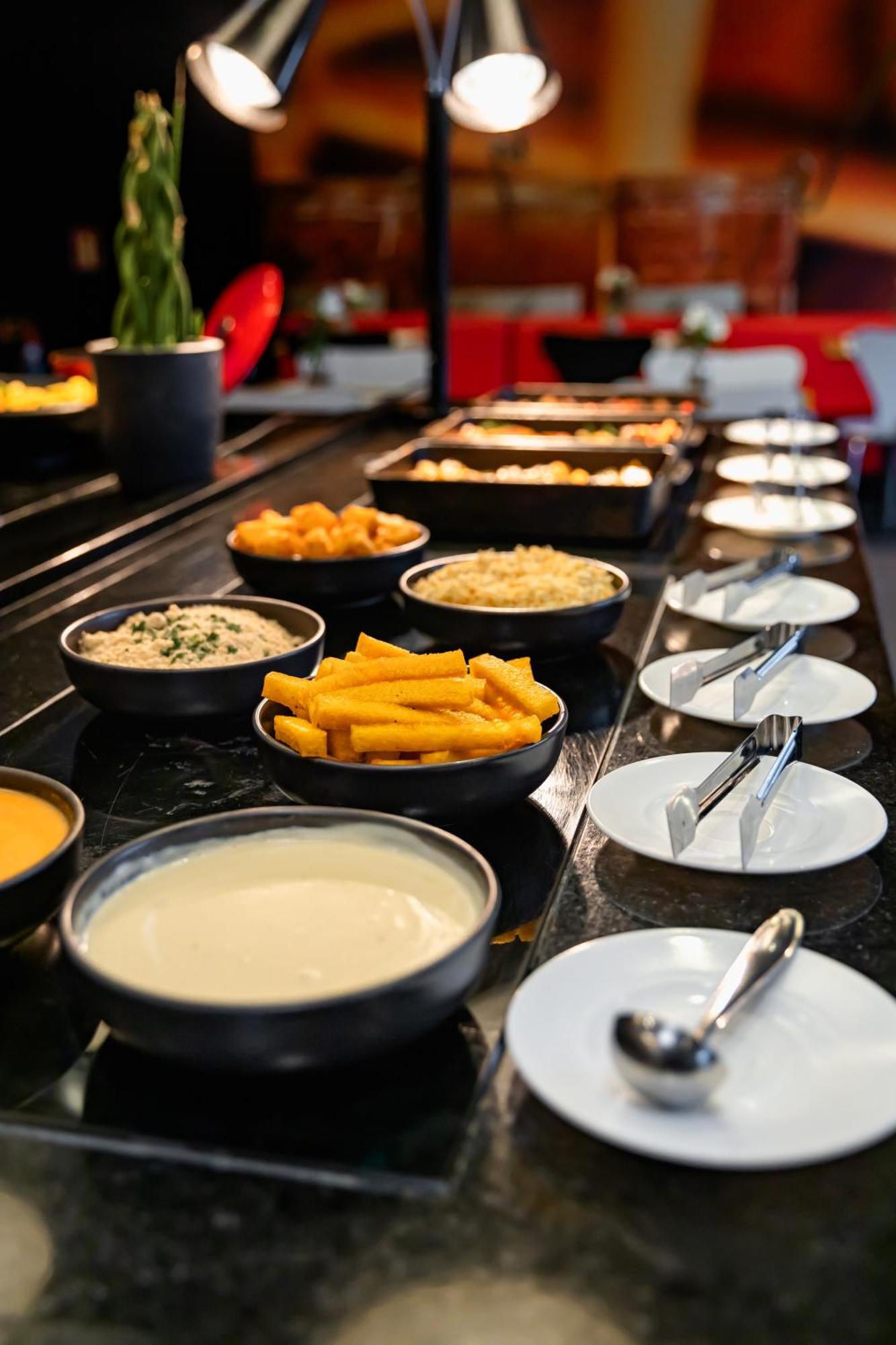 Отель Ibis Porto Alegre Aeroporto Экстерьер фото