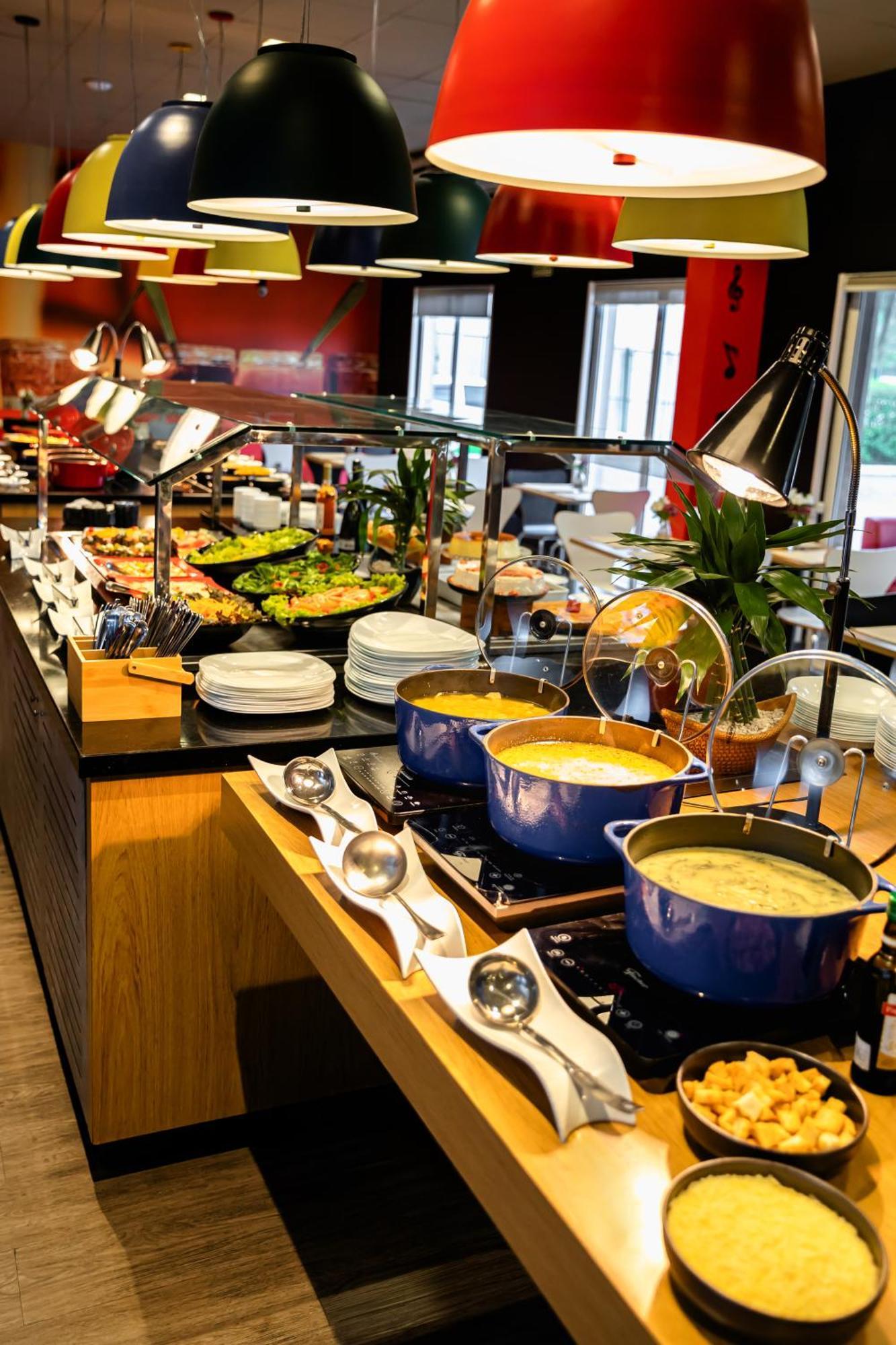 Отель Ibis Porto Alegre Aeroporto Экстерьер фото