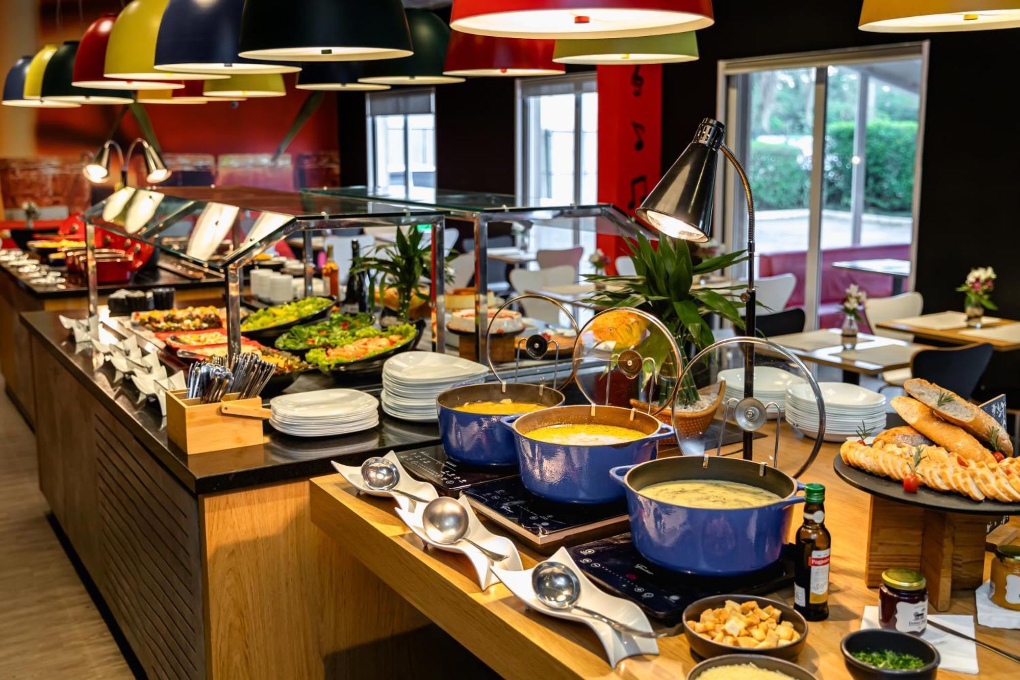Отель Ibis Porto Alegre Aeroporto Экстерьер фото