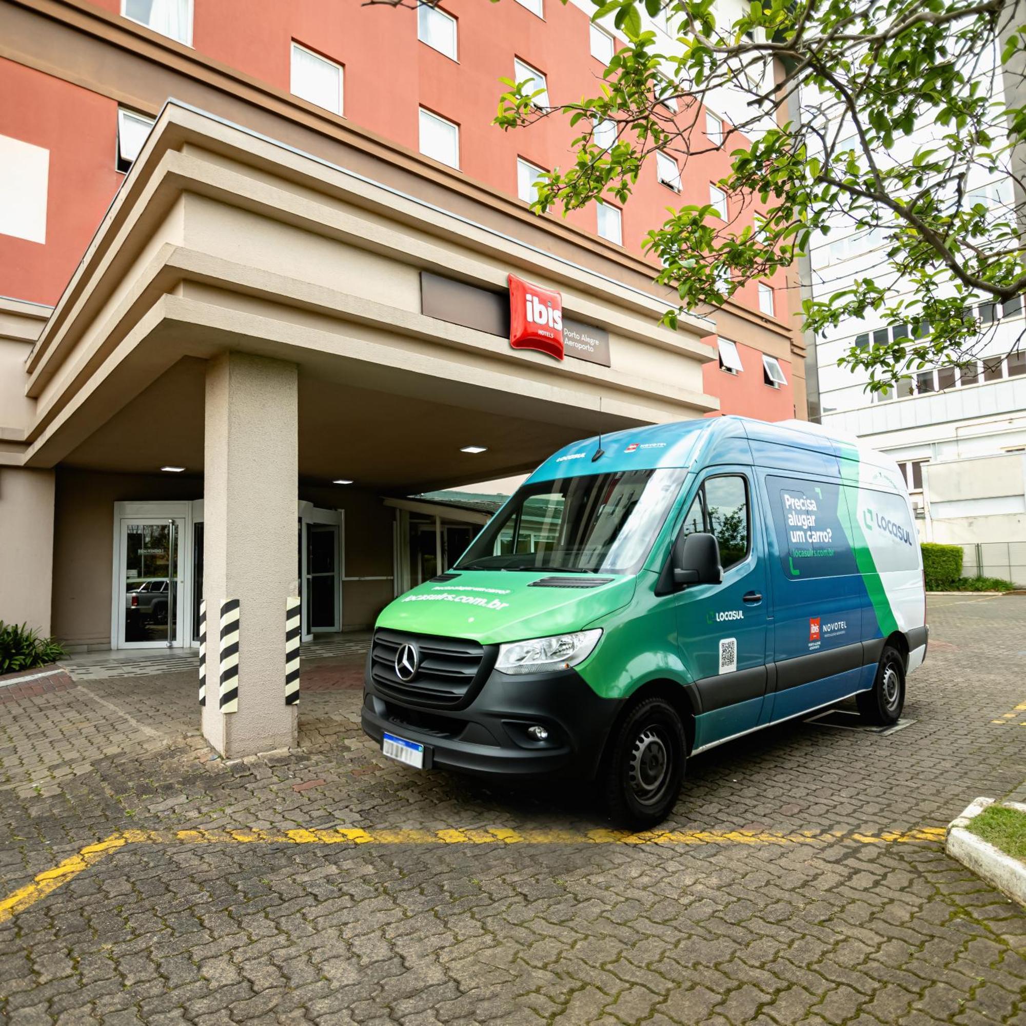 Отель Ibis Porto Alegre Aeroporto Экстерьер фото