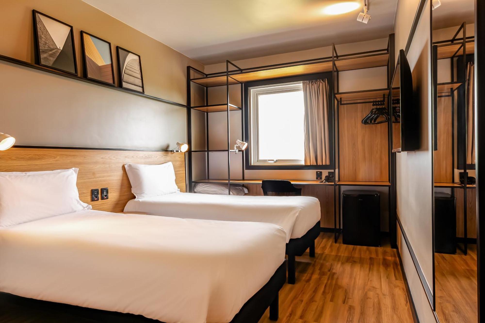 Отель Ibis Porto Alegre Aeroporto Экстерьер фото