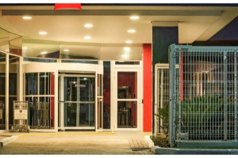 Отель Ibis Porto Alegre Aeroporto Экстерьер фото